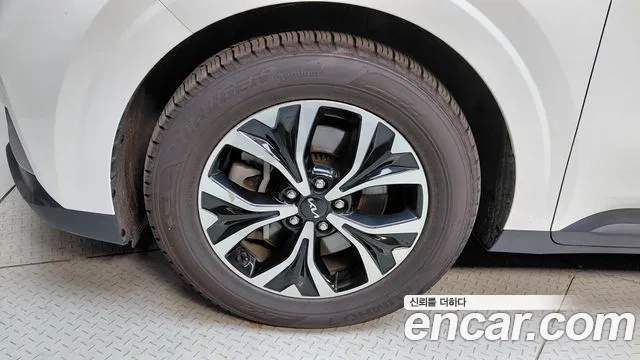 Kia Carnival Generation 4 — Фото автомобиля 5
