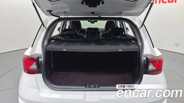 Hyundai Venue — Фото автомобиля 24