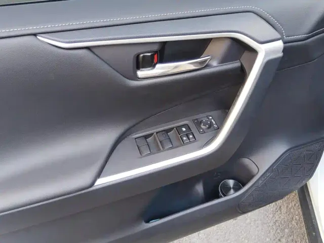 Toyota RAV4 — Фото автомобиля 7