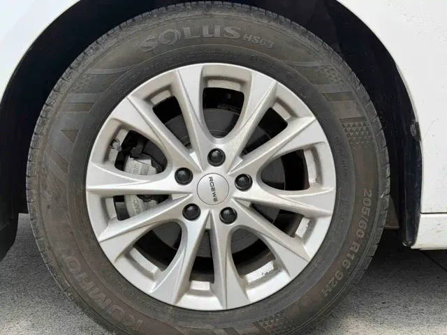 Roewe i5 — Фото автомобиля 5