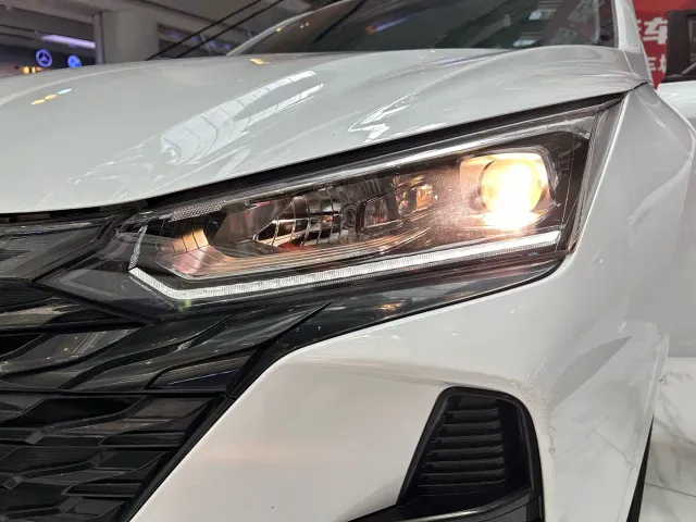 Dongfeng Yixuan — Фото автомобиля 13