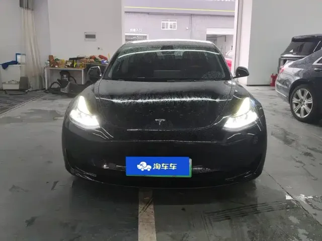 Tesla Model 3 — Фото автомобиля 2