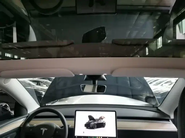 Tesla Model Y — Фото автомобиля 17