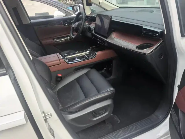 GAC Trumpchi E8 — Фото автомобиля 6