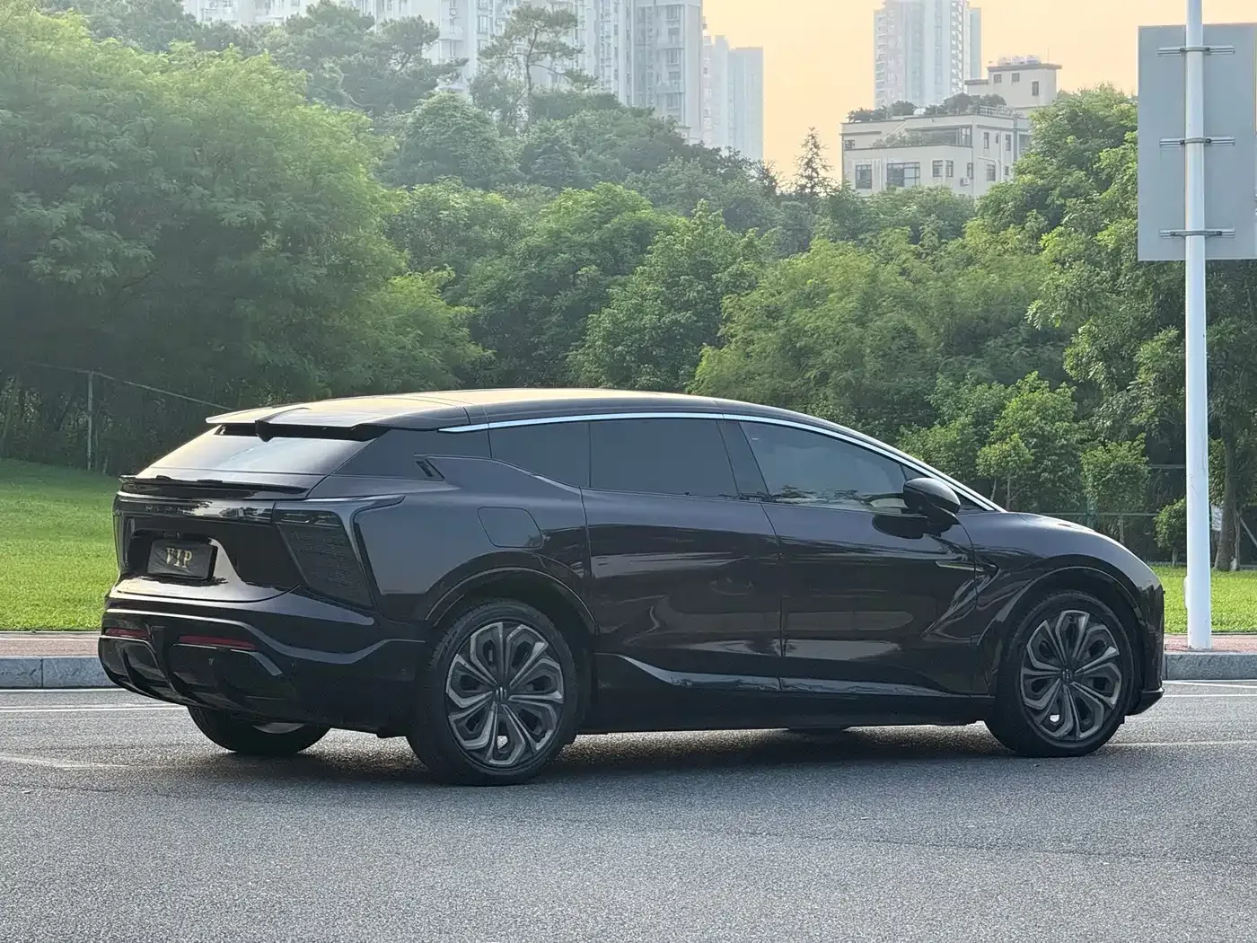 HiPhi HiPhi X 2021 Flagship Edition 6-Seater — Фото автомобиля 15