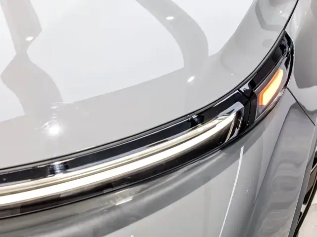 Li Auto L9 — Фото автомобиля 24
