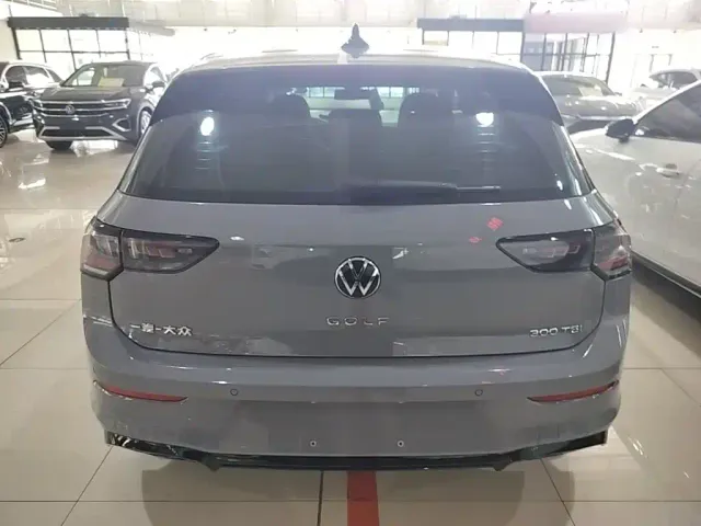 Volkswagen Golf — Фото автомобиля 5