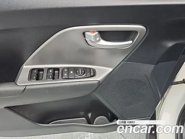 Kia Niro — Фото автомобиля 16