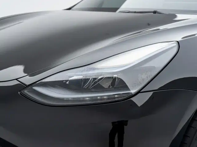 Tesla Model 3 — Фото автомобиля 11