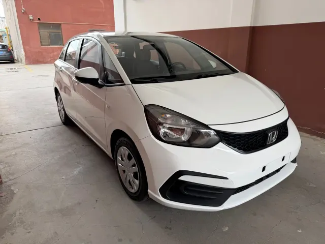 Honda Fit — Фото автомобиля 3