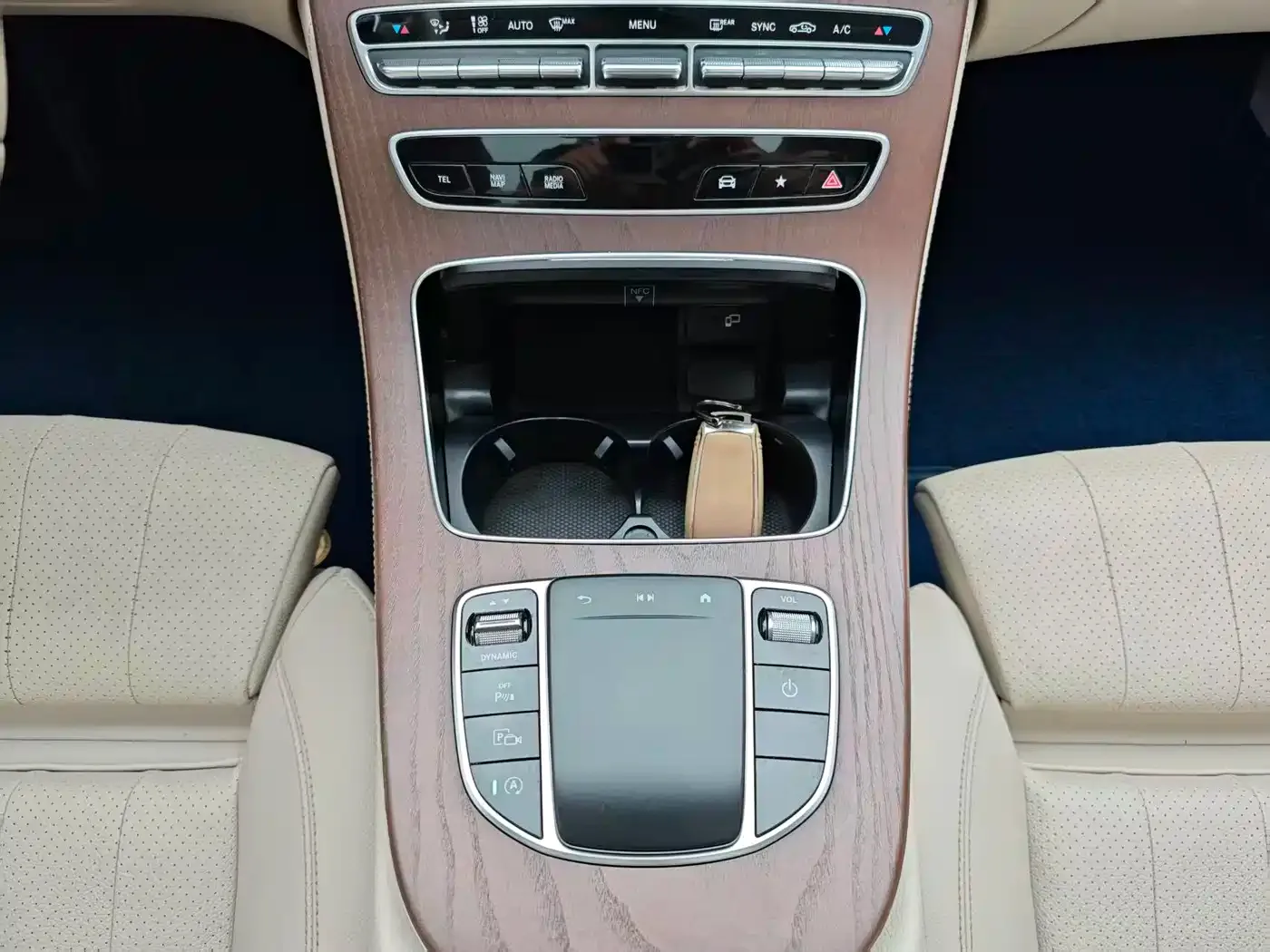 Mercedes-Benz Mercedes-Benz E-Class 2022 E 260 L — Фото автомобиля 15