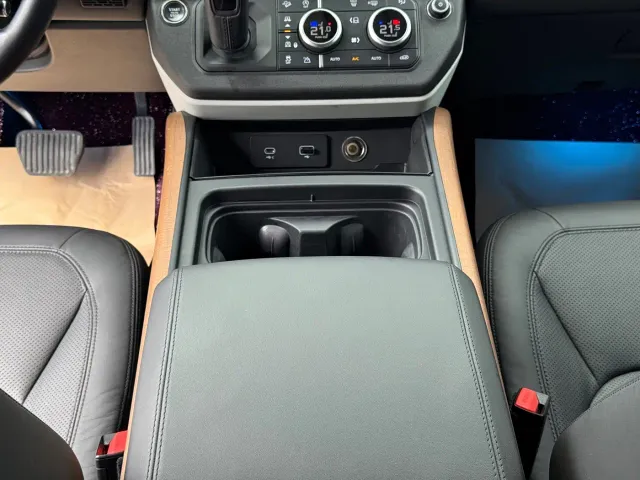 Land Rover Defender — Фото автомобиля 22