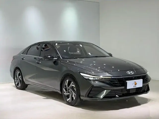 Hyundai Elantra — Фото автомобиля 3