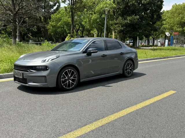 Lynk & Co 03 — Фото автомобиля 4