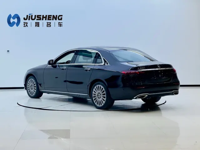 Mercedes-Benz E-Class — Фото автомобиля 7