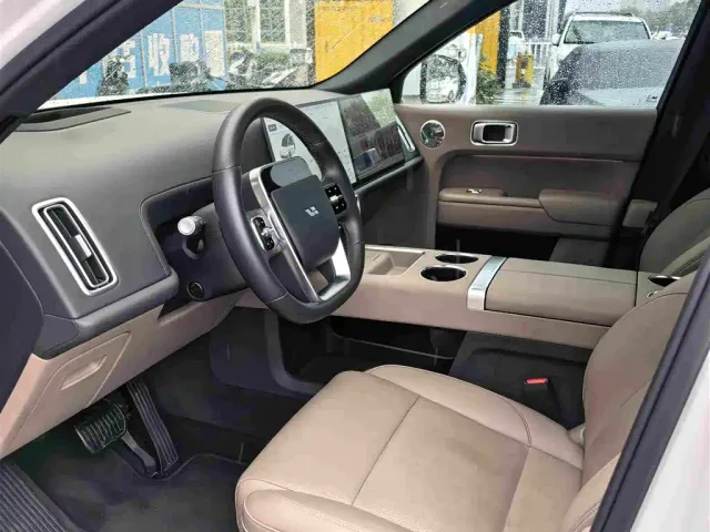 Li Auto L9 — Фото автомобиля 7