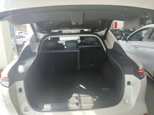 IM Motors LS6 — Фото автомобиля 18