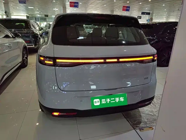 Leapmotor B10 — Фото автомобиля 5