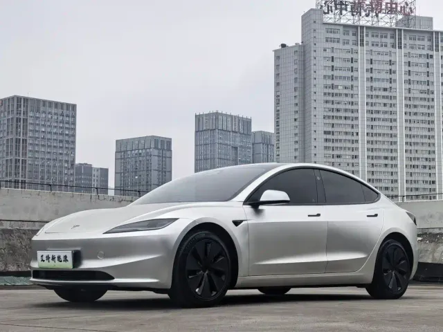 Фотография автомобиля — Tesla Model 3