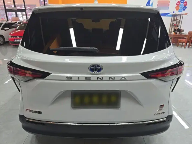 Toyota Sienna — Фото автомобиля 5