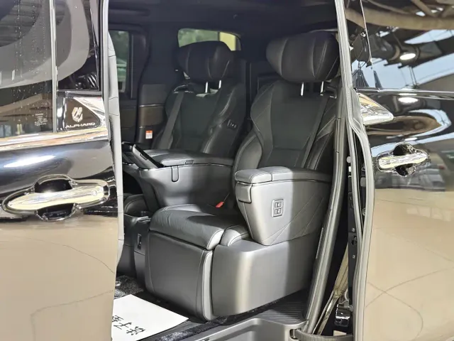 Toyota Alphard — Фото автомобиля 11