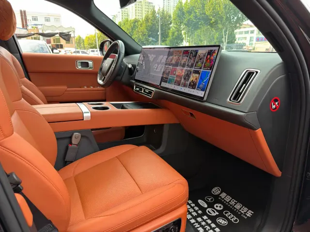 Li Auto L8 — Фото автомобиля 14
