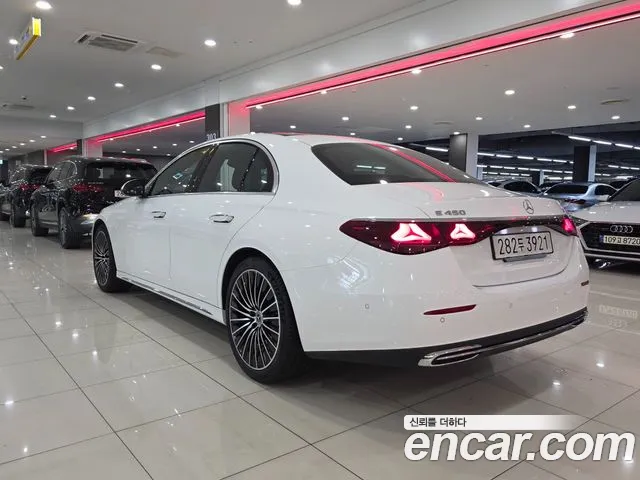 Mercedes-Benz E-Class — Фото автомобиля 2