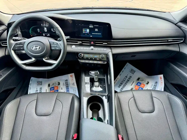 Hyundai Elantra — Фото автомобиля 12