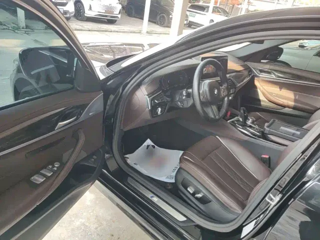 BMW 5 Series — Фото автомобиля 15