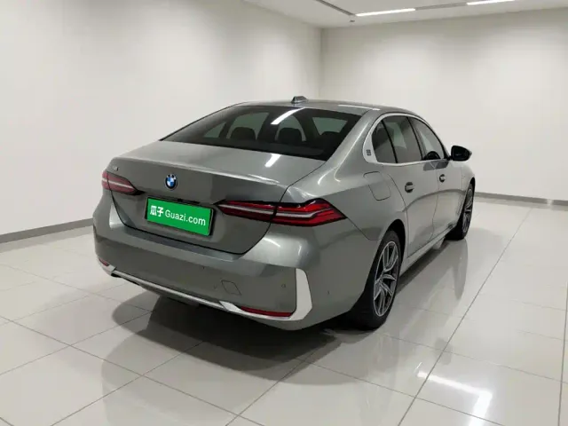 BMW i5 — Фото автомобиля 4