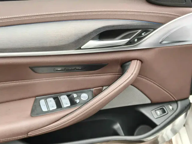 BMW 5 Series — Фото автомобиля 13