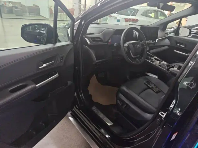 Toyota Granvia — Фото автомобиля 15