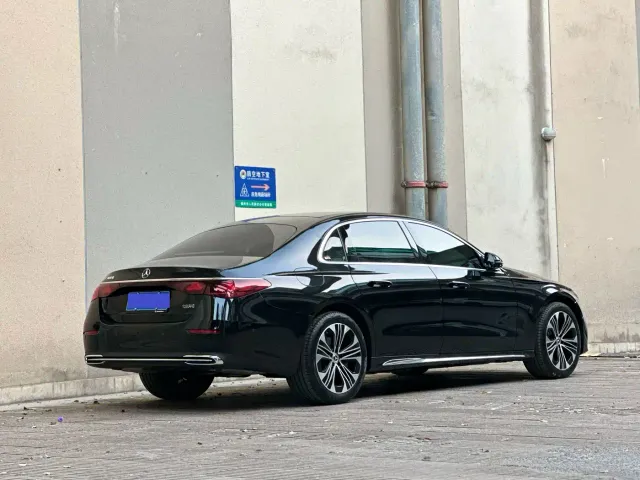 Mercedes-Benz E-Class — Фото автомобиля 6