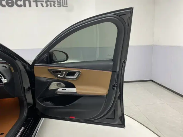 Mercedes-Benz E-Class — Фото автомобиля 26
