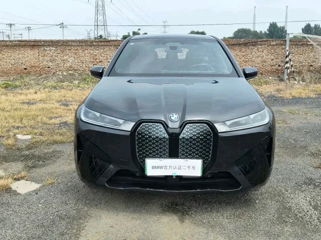 BMW iX — Фото автомобиля 2