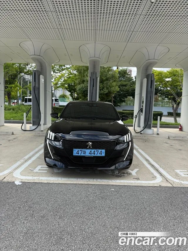 Peugeot 208 — Фото автомобиля 11