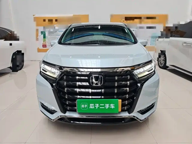 Honda Elysion — Фото автомобиля 2