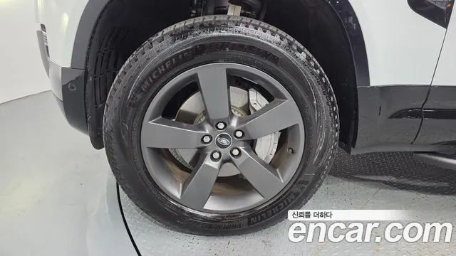 Land Rover Defender — Фото автомобиля 5