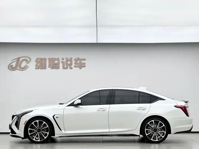 Cadillac CT5 — Фото автомобиля 12