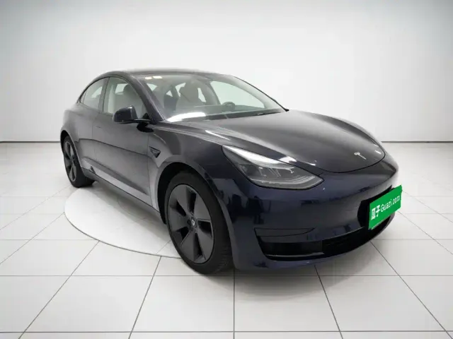 Tesla Model 3 — Фото автомобиля 24
