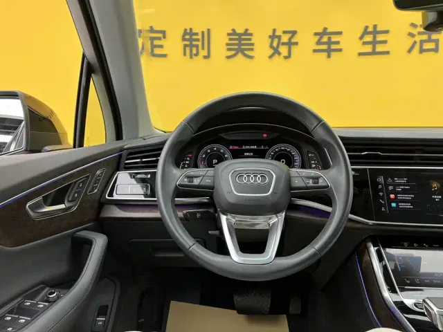 Audi Q7 — Фото автомобиля 15