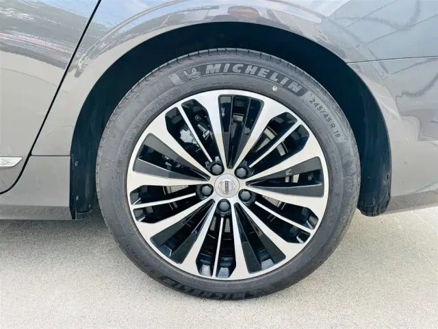 Volvo S90 — Фото автомобиля 4
