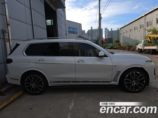 BMW X7 — Фото автомобиля 2