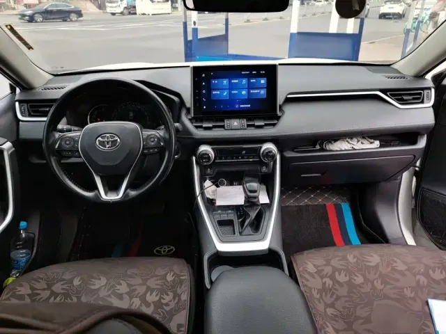 Toyota RAV4 — Фото автомобиля 5