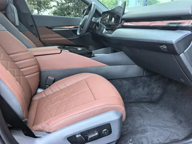 BMW BMW i5 2024 eDrive 35L Premium Luxury Package — Фото автомобиля 16