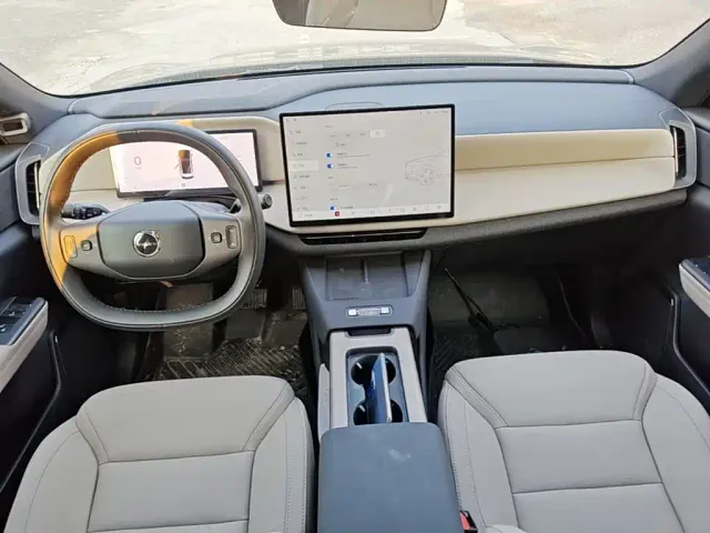 Volvo XC70 Plug-in Hybrid — Фото автомобиля 9