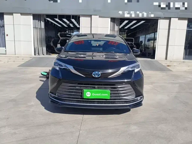 Toyota Sienna — Фото автомобиля 2
