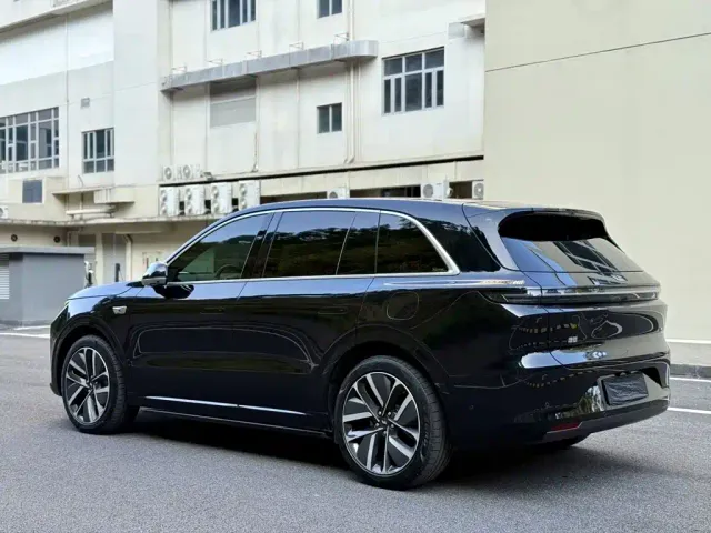 Li Auto L6 — Фото автомобиля 9