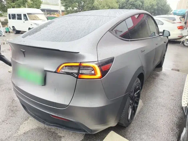 Tesla Model Y — Фото автомобиля 6