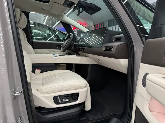 Li Auto MEGA — Фото автомобиля 11
